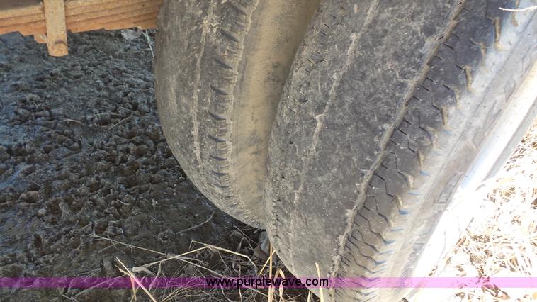 image for item J4556 1988 Ford F350 flatbed pickup truck