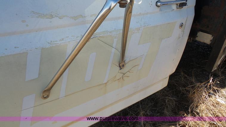 image for item J4556 1988 Ford F350 flatbed pickup truck