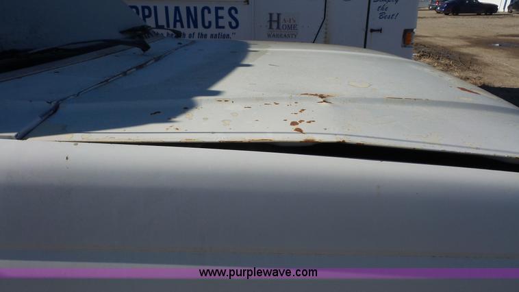 image for item J4556 1988 Ford F350 flatbed pickup truck