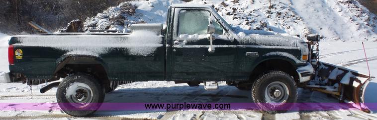 image for item J4608 1996 Ford F350 XL pickup truck