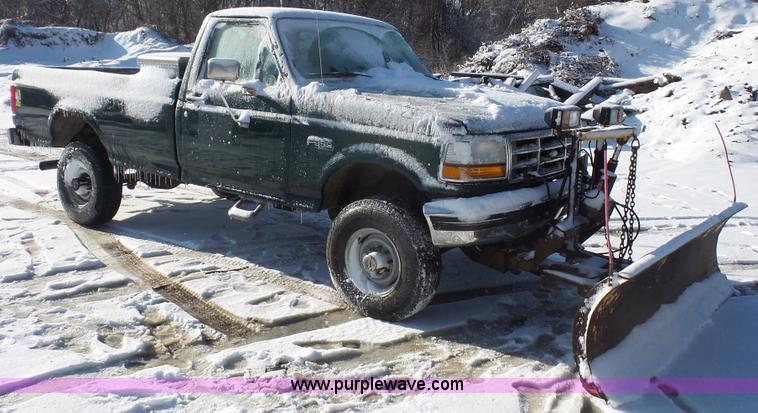 image for item J4608 1996 Ford F350 XL pickup truck