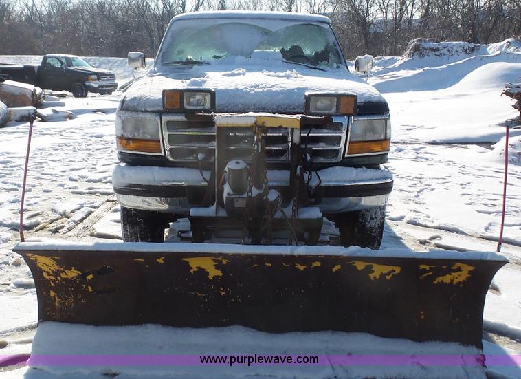 image for item J4608 1996 Ford F350 XL pickup truck