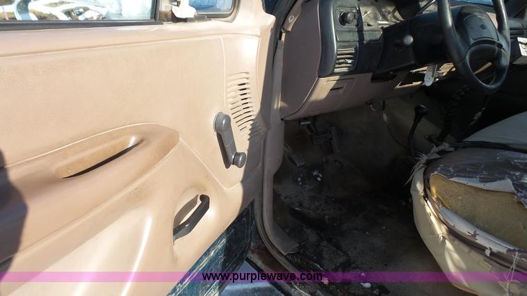 image for item J4608 1996 Ford F350 XL pickup truck