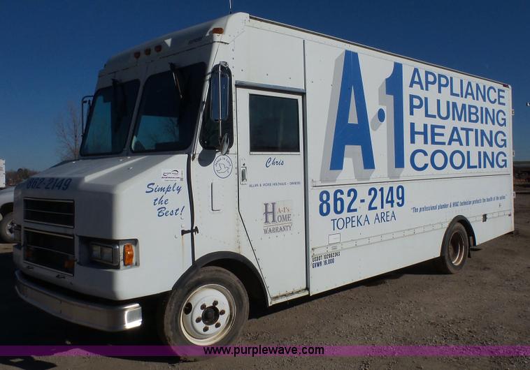 image for item J4615 1997 Freightliner MT45 delivery truck