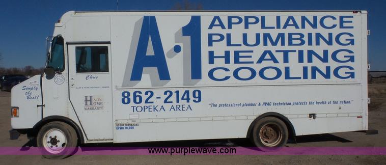 image for item J4615 1997 Freightliner MT45 delivery truck