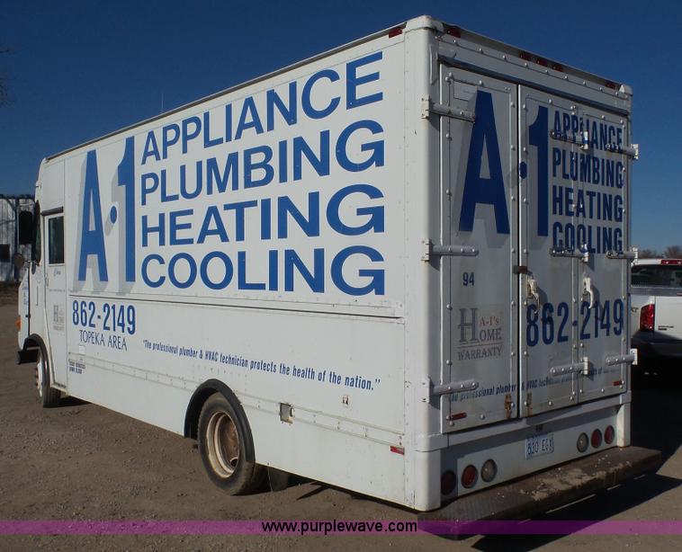 image for item J4615 1997 Freightliner MT45 delivery truck