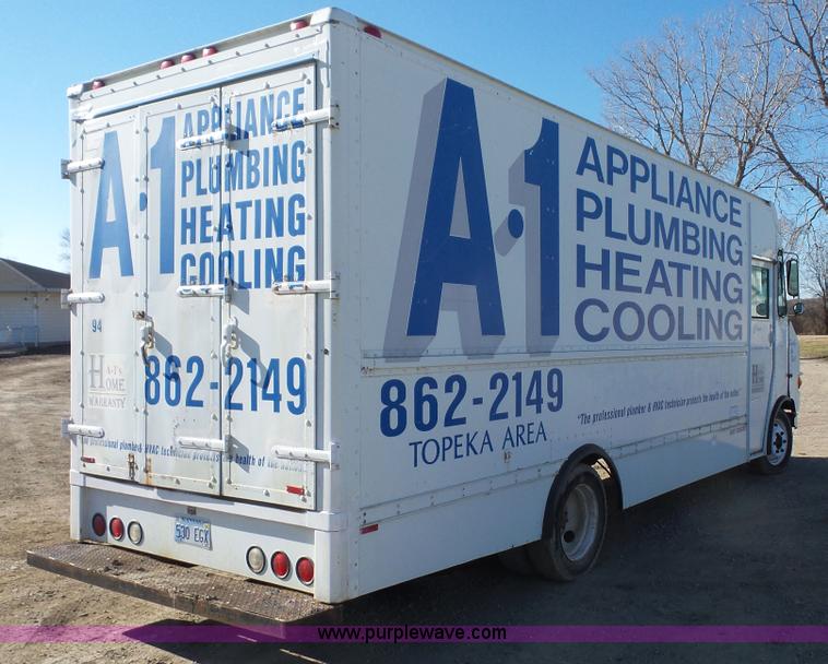 image for item J4615 1997 Freightliner MT45 delivery truck