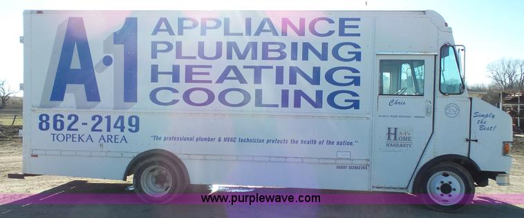 image for item J4615 1997 Freightliner MT45 delivery truck