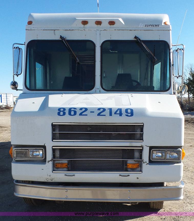 image for item J4615 1997 Freightliner MT45 delivery truck