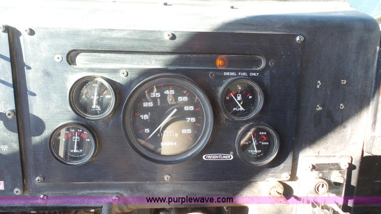 image for item J4615 1997 Freightliner MT45 delivery truck