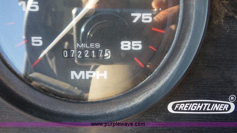 image for item J4615 1997 Freightliner MT45 delivery truck