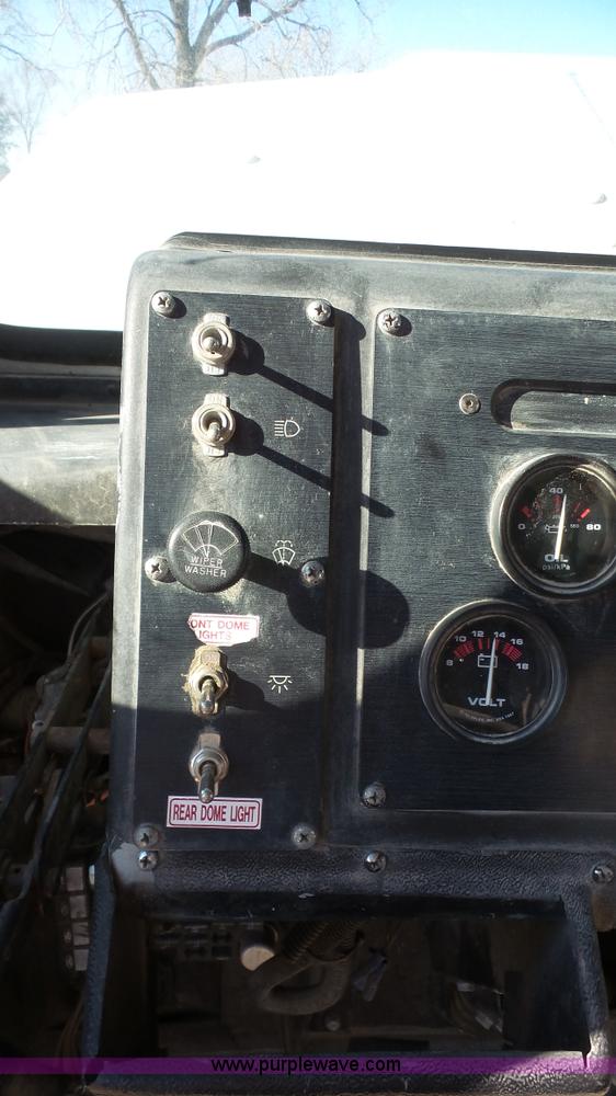 image for item J4615 1997 Freightliner MT45 delivery truck