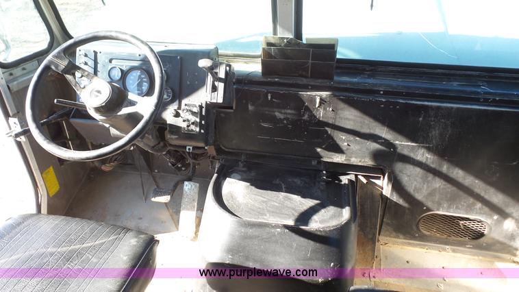 image for item J4615 1997 Freightliner MT45 delivery truck