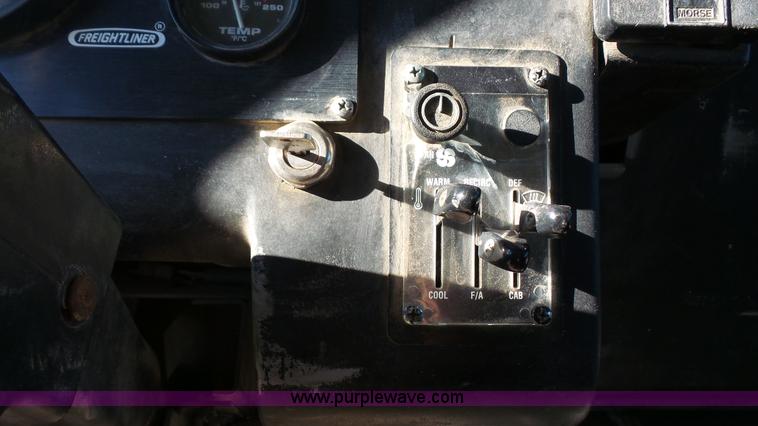 image for item J4615 1997 Freightliner MT45 delivery truck