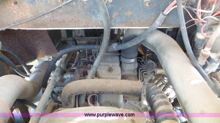 image for item J4615 1997 Freightliner MT45 delivery truck