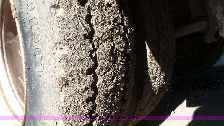 image for item J4615 1997 Freightliner MT45 delivery truck