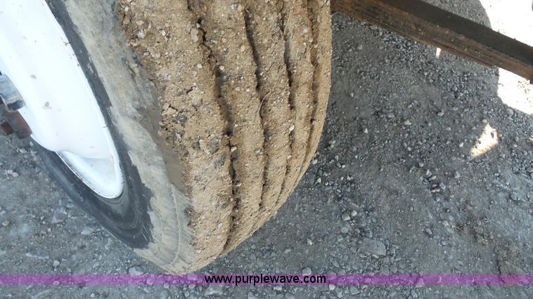 image for item J4615 1997 Freightliner MT45 delivery truck