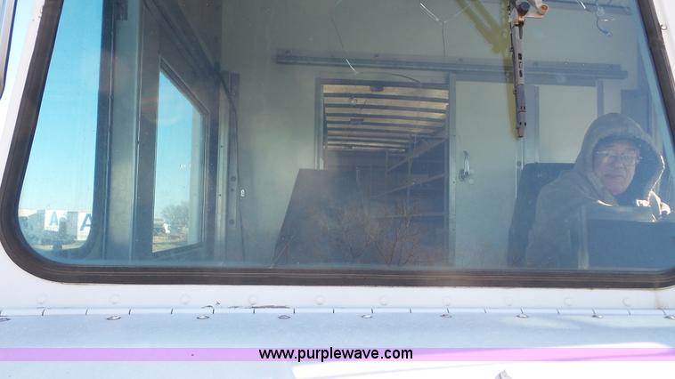 image for item J4615 1997 Freightliner MT45 delivery truck