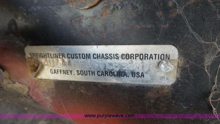 image for item J4615 1997 Freightliner MT45 delivery truck