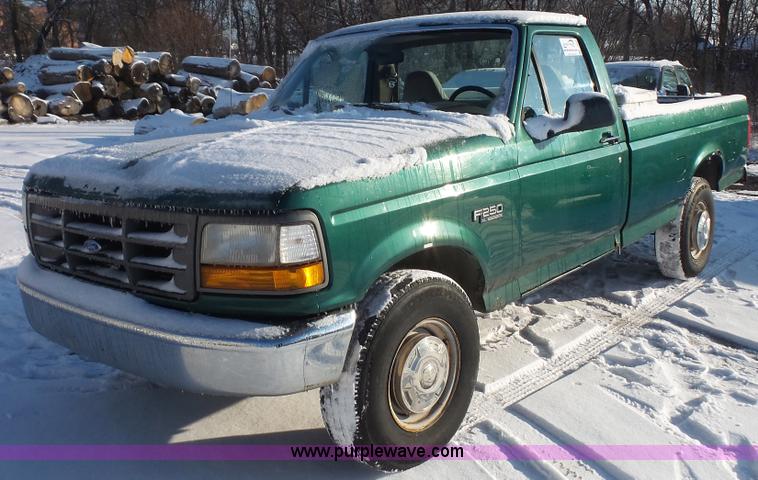 image for item J4637 1996 Ford F250 XL pickup truck