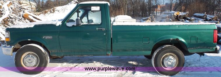 image for item J4637 1996 Ford F250 XL pickup truck
