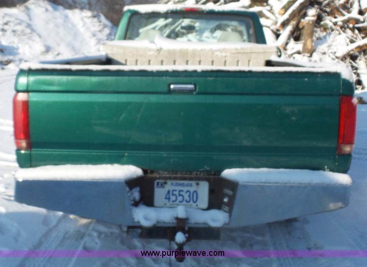 image for item J4637 1996 Ford F250 XL pickup truck