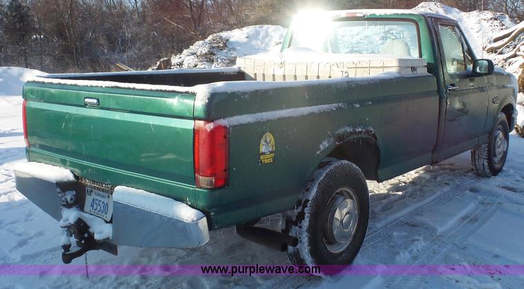 image for item J4637 1996 Ford F250 XL pickup truck