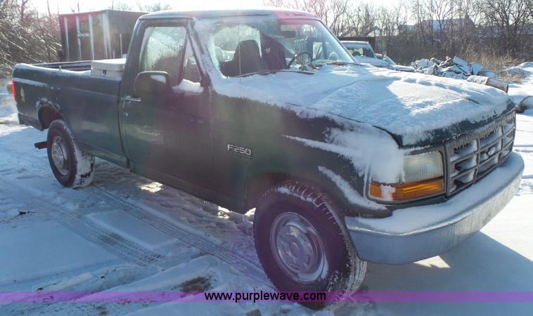image for item J4637 1996 Ford F250 XL pickup truck