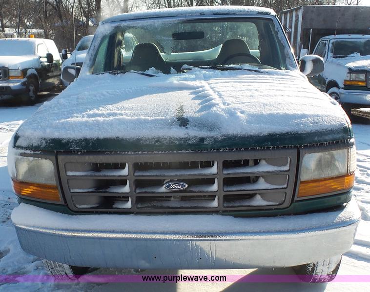 image for item J4637 1996 Ford F250 XL pickup truck