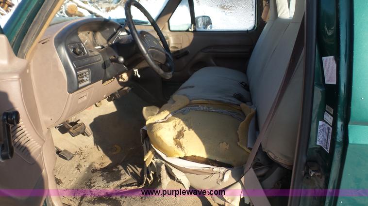 image for item J4637 1996 Ford F250 XL pickup truck