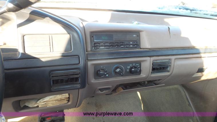 image for item J4637 1996 Ford F250 XL pickup truck