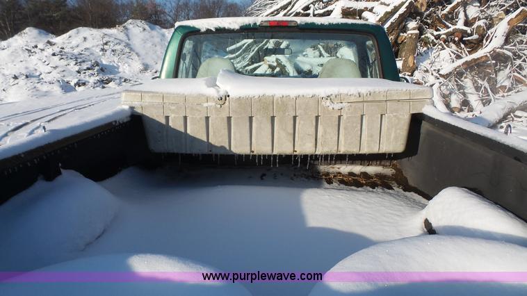 image for item J4637 1996 Ford F250 XL pickup truck