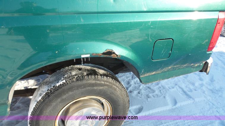 image for item J4637 1996 Ford F250 XL pickup truck