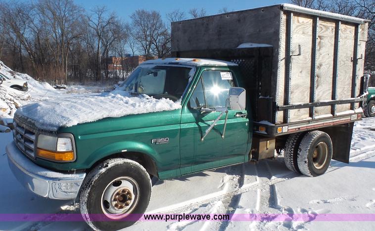 image for item J4638 1996 Ford F350 XL flatbed pickup truck