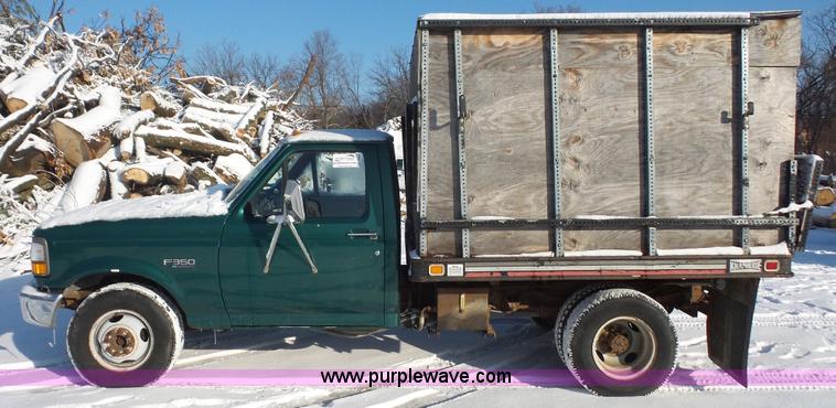 image for item J4638 1996 Ford F350 XL flatbed pickup truck