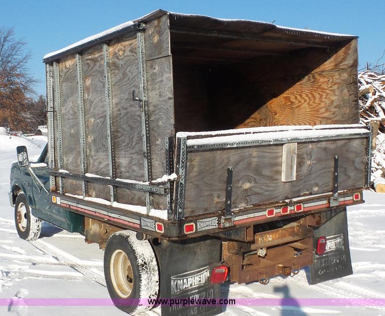 image for item J4638 1996 Ford F350 XL flatbed pickup truck