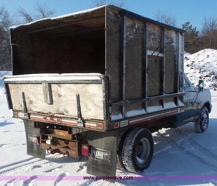 image for item J4638 1996 Ford F350 XL flatbed pickup truck