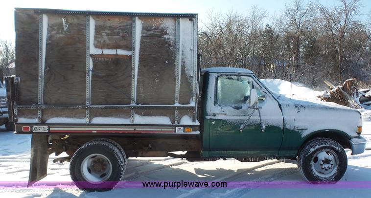 image for item J4638 1996 Ford F350 XL flatbed pickup truck