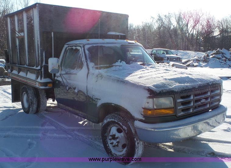 image for item J4638 1996 Ford F350 XL flatbed pickup truck