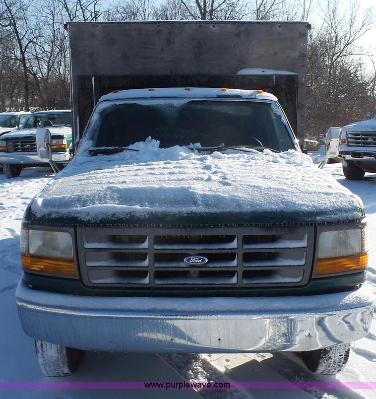 image for item J4638 1996 Ford F350 XL flatbed pickup truck