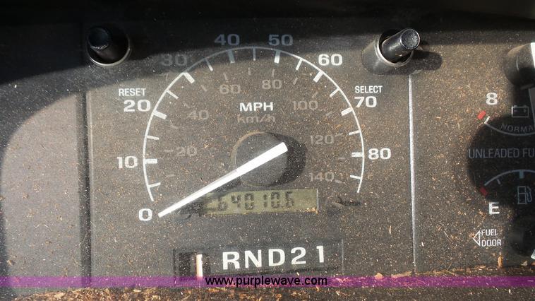 image for item J4638 1996 Ford F350 XL flatbed pickup truck