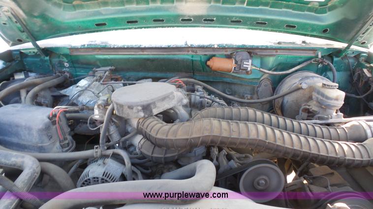 image for item J4638 1996 Ford F350 XL flatbed pickup truck