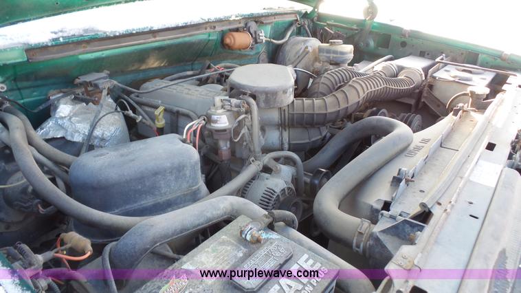 image for item J4638 1996 Ford F350 XL flatbed pickup truck