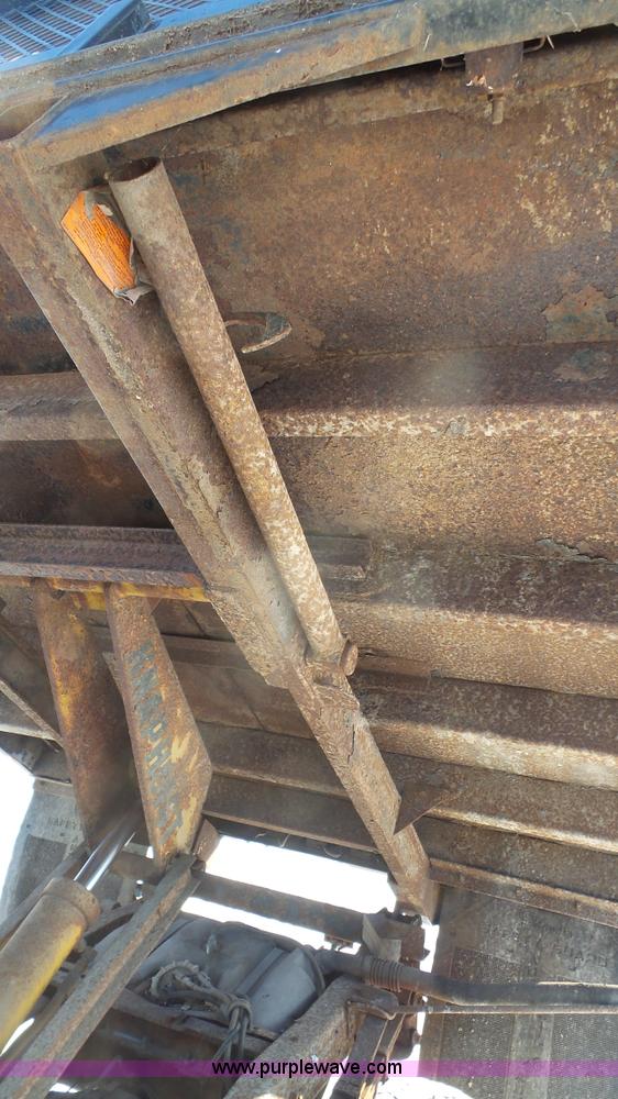 image for item J4638 1996 Ford F350 XL flatbed pickup truck