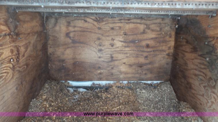 image for item J4638 1996 Ford F350 XL flatbed pickup truck