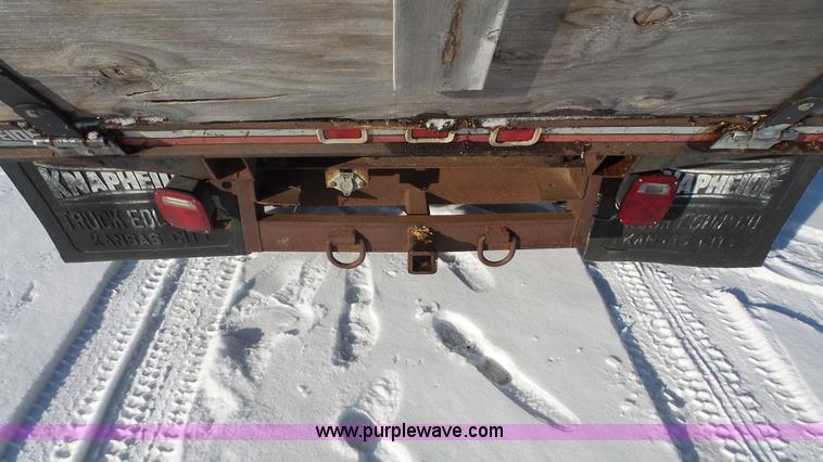 image for item J4638 1996 Ford F350 XL flatbed pickup truck