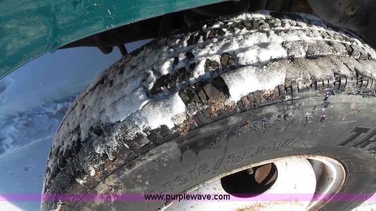 image for item J4638 1996 Ford F350 XL flatbed pickup truck