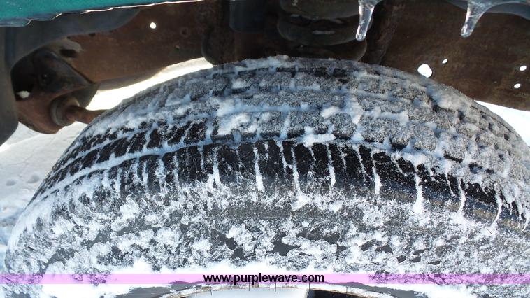 image for item J4638 1996 Ford F350 XL flatbed pickup truck