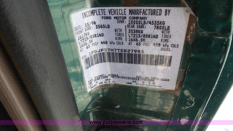 image for item J4638 1996 Ford F350 XL flatbed pickup truck