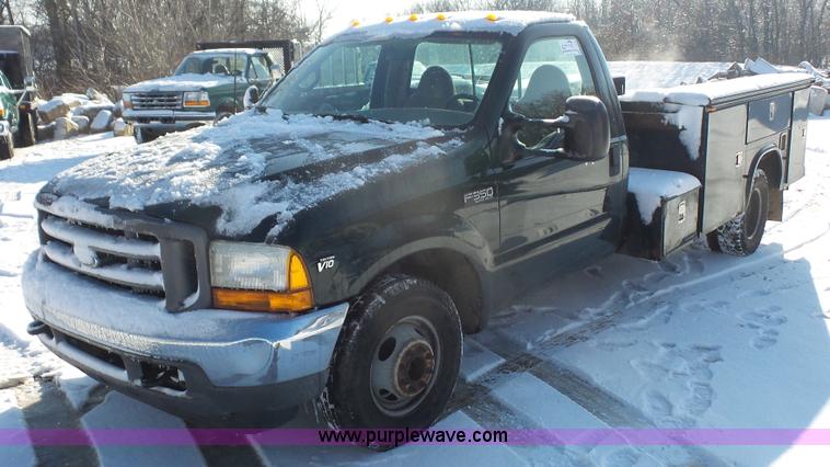 image for item J4639 2001 Ford F350 Super Duty XL utility truck